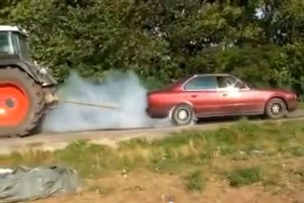 A hét videója: Traktor vs. BMW