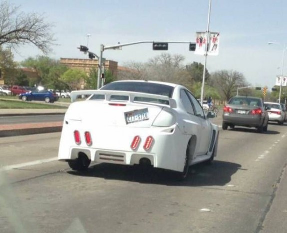 24 eszement autó a világ útjairól 19