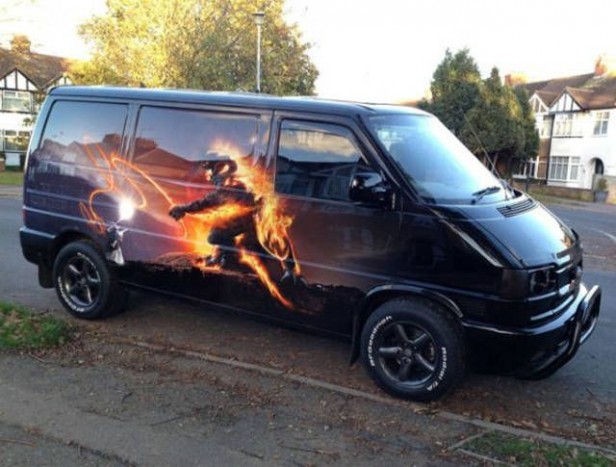 24 eszement autó a világ útjairól 9