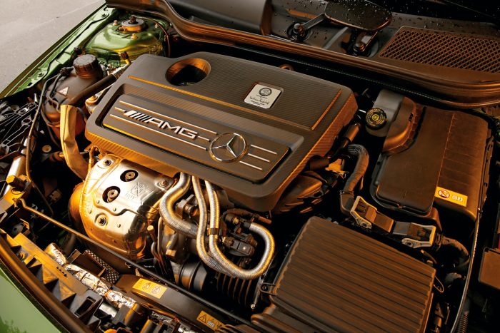 Ford egy BMW és egy Mercedes ellen 6 Kétliteres turbó 381 lóerővel. Gázadásra nagyot lép rövid várakozás után