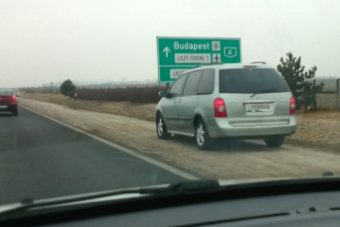 Reptéri parkoló lett a 4-es főútból