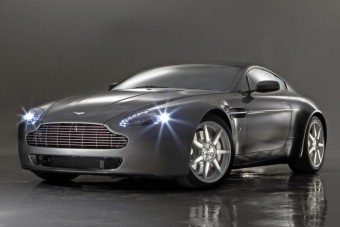 Nevetséges bírságot fizet a Ferrari és az Aston Martin