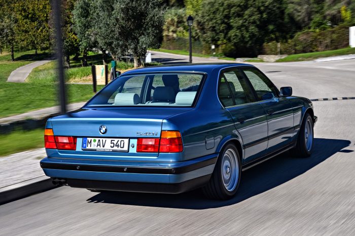 Új 5-ös BMW – Káprázat és parasztvakítás 85 Talán a V8-as, 286 lóerős 540i tetszett a legjobban. Az E34 1988-1996 között készült
