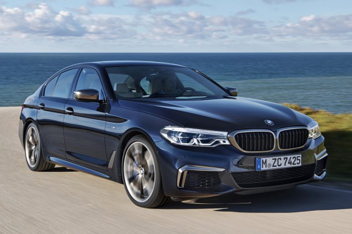 Itt az új BMW 5 átmeneti csúcsmodellje 8 Az M Sport fékek kékre fényezett féknyergei és M jelölése nem üres fecsegés, a gyár kiváló adagolhatóságról és masszív lassító erőről beszél.