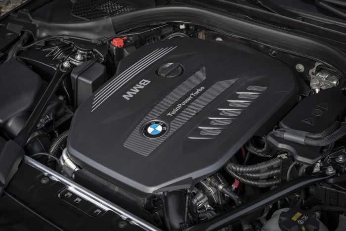 Új 5-ös BMW – Káprázat és parasztvakítás 75 Összesen egy dízel és egy benzines sorhat maradt. Mindkettő csodálatos motor