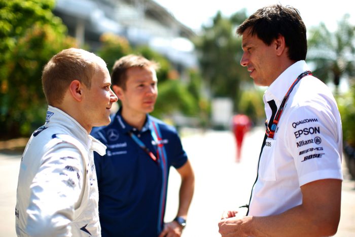 F1: Bátor döntést fontolgat a Mercedes 1 | Vezess bottas_wolff