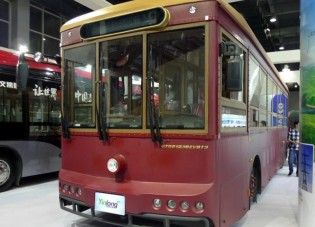 Villamosnak néz ki, mégis gumikereke van