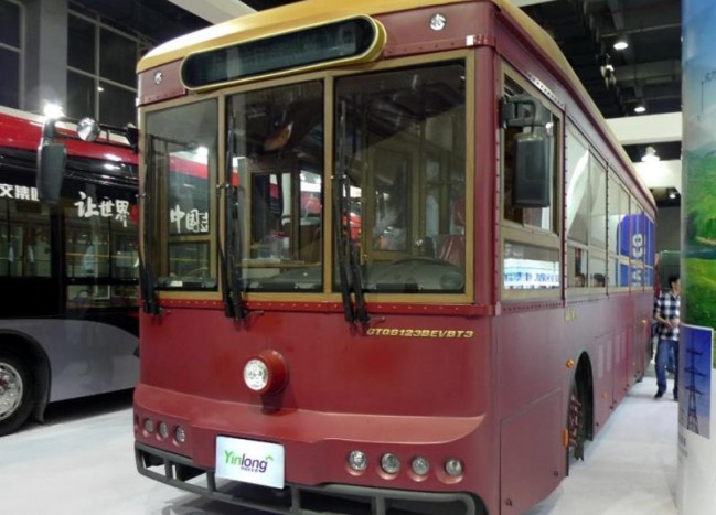 Villamosnak néz ki, mégis gumikereke van