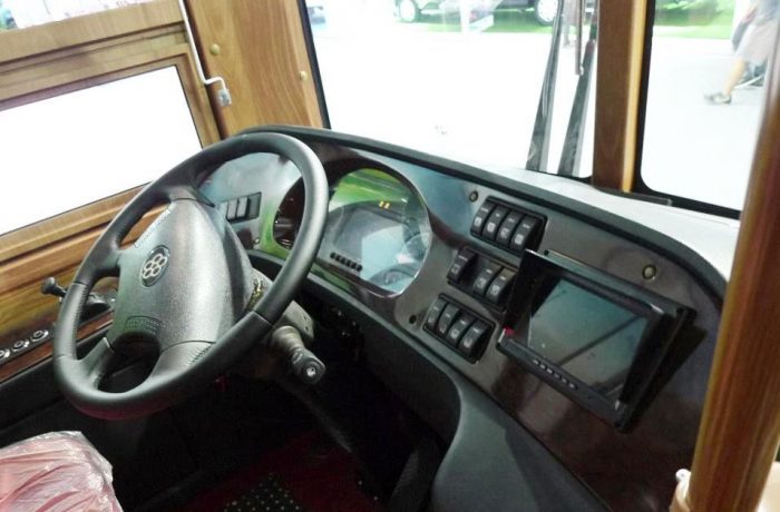 Villamosnak néz ki, mégis gumikereke van 1 | Vezess bus-forbes-2a