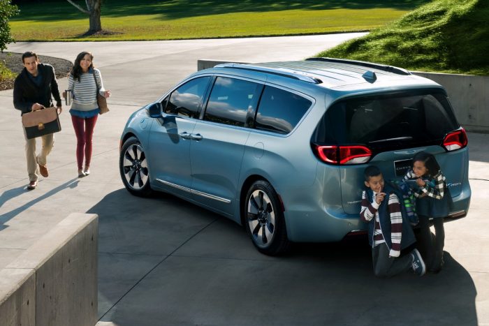 Turbók és hibridek az év legjobb motorjai 3 Chrysler Pacifica Hybrid: 3.6 V6 benzin + két villanymotoros plug-in hibrid (287 LE rendszerteljesítmény, nyomaték: N/A)
