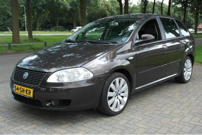 Használt autó – Veszélyes bátornak lenni? 5 2008 előtt festett így a Croma orra. Kint is olcsó, páran hozzák is, elég sok belőle a dízel automatikus váltóval