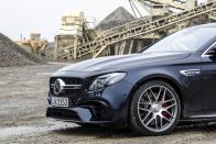 Igazi bitangot faragtak a Mercedes E-osztályból 1