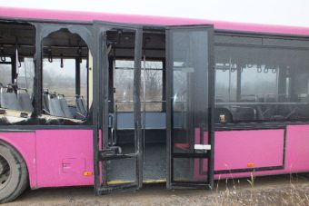 Nem bírt magával: kocsikat tört fel, buszt lopott