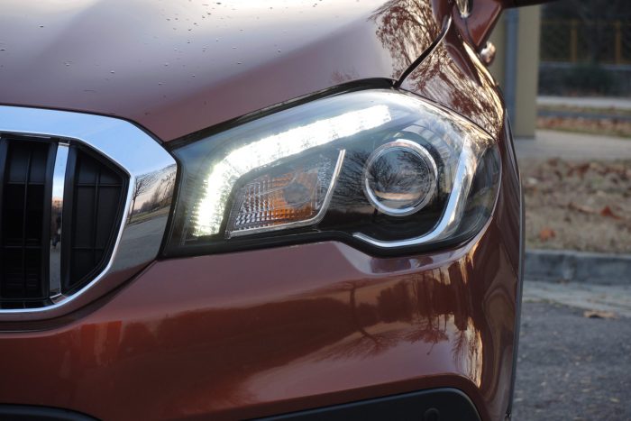 Habzsol a Suzuki csúcsmodellje 67 Nemcsak a nappali menetfény, de a főfényszóró is LED technikát használ a csúcsmodellben
