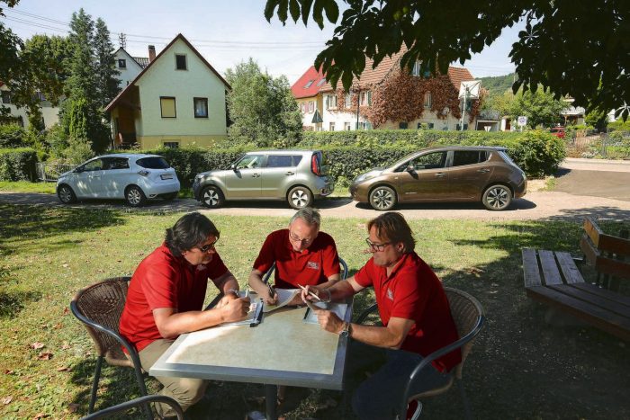 Mennyit bírnak a villanyautók? 4 Itt már jóllakottan elemezzük a tapasztalatokat. A kocsik még nem éhesek