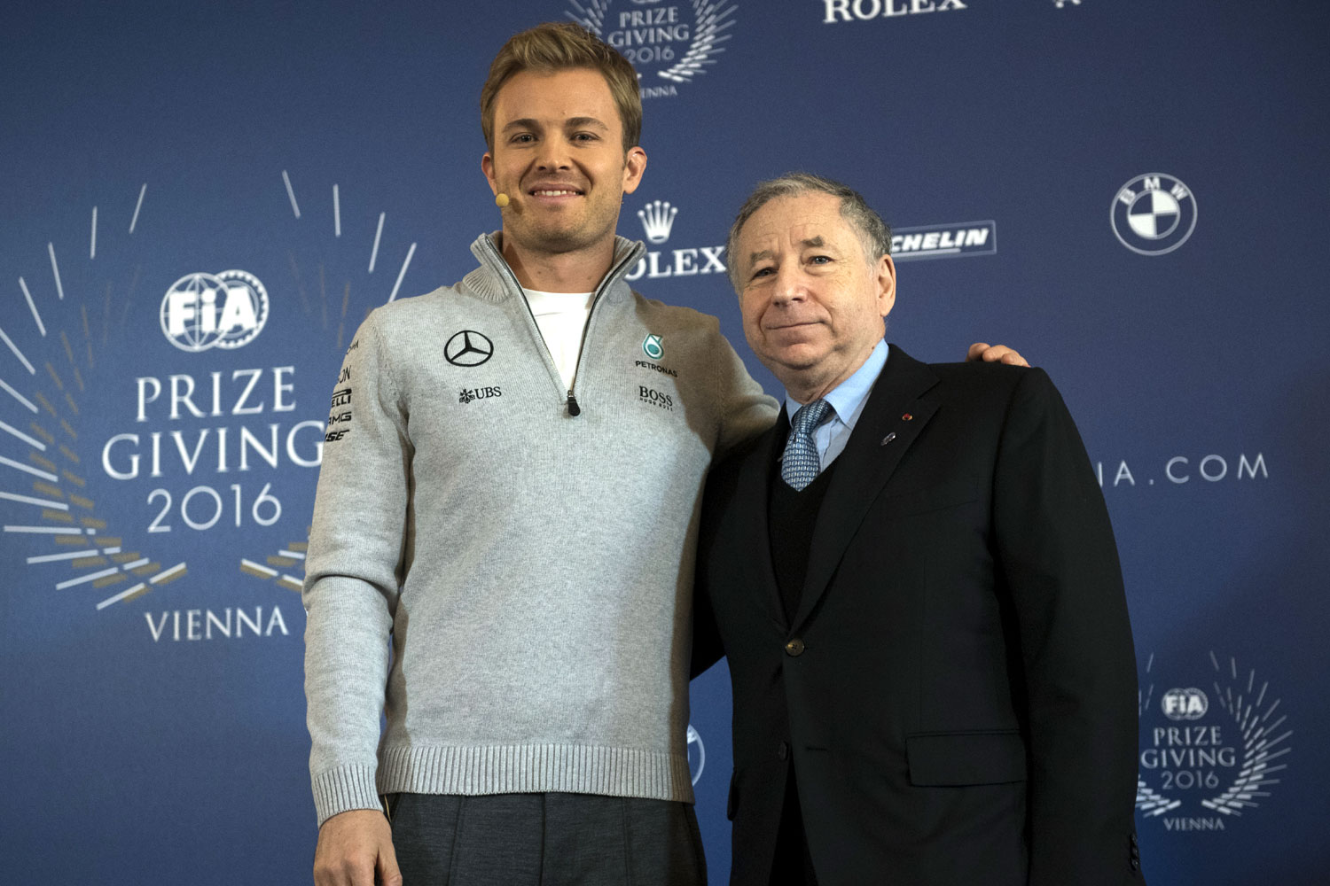 F1: Rosberg átvette a bajnoki kupát – videó 6
