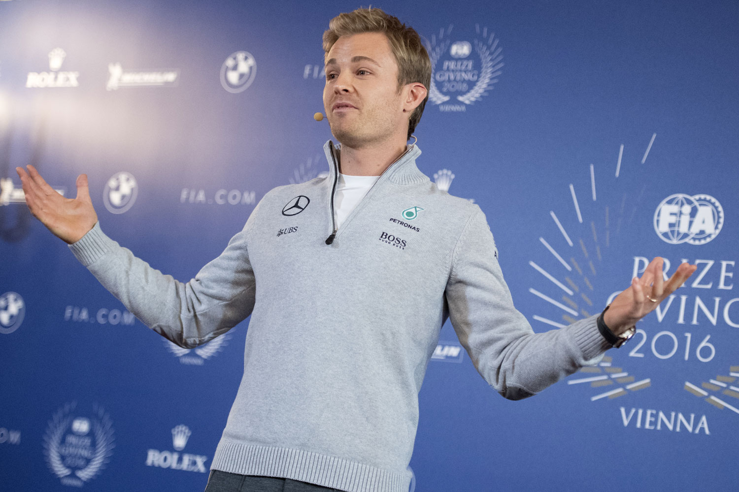 F1: Rosberg átvette a bajnoki kupát – videó 1