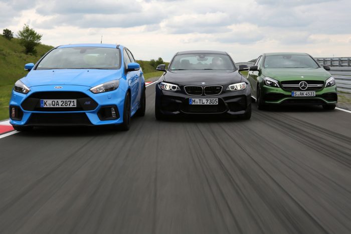 Ford egy BMW és egy Mercedes ellen 10 Versenypályán az M vezet, rossz úton az AMG, kezelhetőségben pedig az RS van az élen