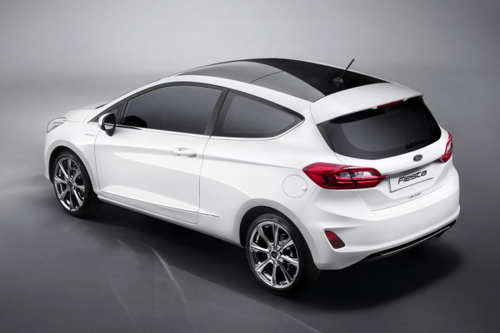 Beültünk az új Ford Fiestába 9 A Fiestában tíz hangszóró található, köztük egy csomagtartóban elhelyezett mélynyomó. Az erősítő összteljesítménye 675 watt