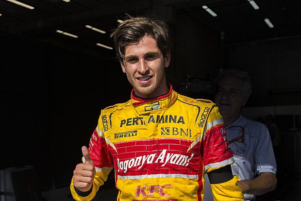 F1: Új pilótát igazolt a Ferrari