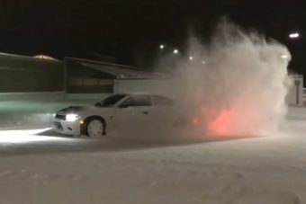 Ilyen, amikor 700 lóerő játszik a hóban