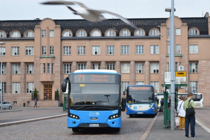 Alkalmazással csábítanák át az autósokat a tömegközlekedésre