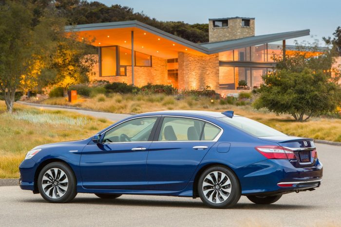 Turbók és hibridek az év legjobb motorjai 5 Honda Accord Hybrid: 2,0 sornégy + két villanymotoros hibrid (212 LE rendszerteljesítmény, nyomaték: N/A)