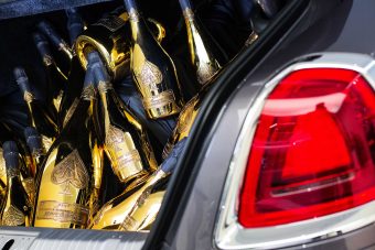 11 milliós meglepi a csomagtartóban