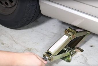 Tudod, hogy kell kereket cserélni? Dehogy tudod!