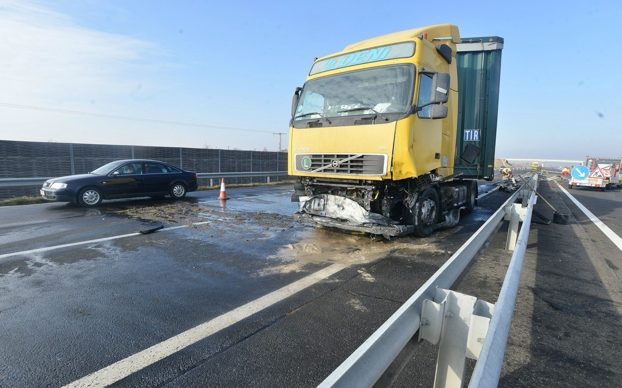 Képeken az M5-ösön történt kamionos baleset 8