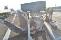 Képeken az M5-ösön történt kamionos baleset 10