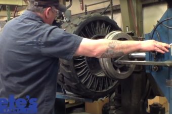 Gépészpornó: így futóznak újra egy levegő nélküli abroncsot