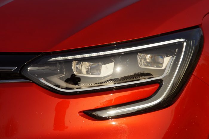 Melyik Mégane jobb: a drága benzines vagy a fapados dízel? 109 LED lámpa LED-es keretben