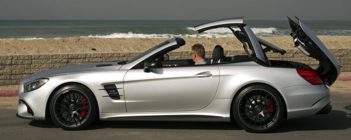 Négyüléses roadstert fontolgat a Mercedes 2 Marad a többrészes keménytető, vagy áttér a vászonkupolára a 2+2-es SL?