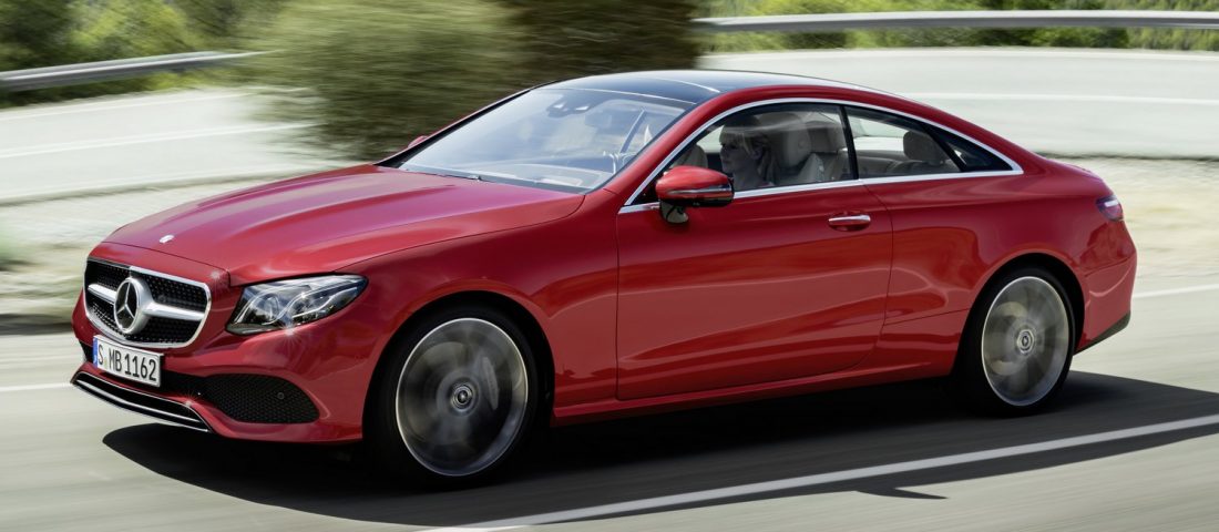 Videón a Mercedes vadonatúj kupéja