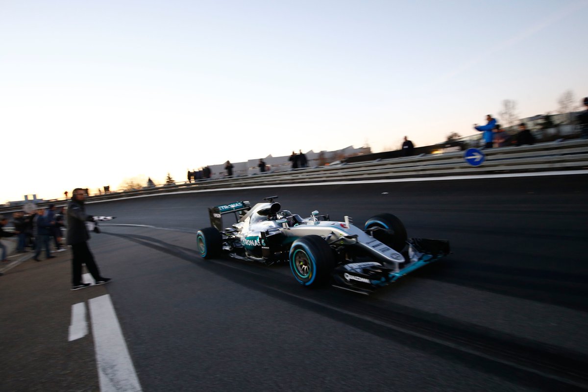 F1: Rosberg vállalná Hamilton oktatását 9