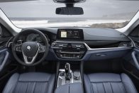 Konnektorról tölthető az 5-ös BMW hibridje 16