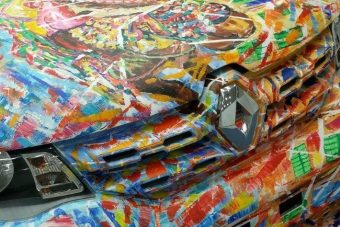 Festővászon lett a városi törpeautó