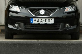 Már osztják az új rendszámokat az autósoknak