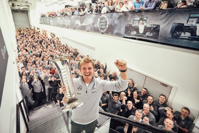 F1: Rosberg kamu kupát kapott – videó