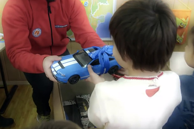 A Ford karácsonyi játékautókat gyárt gyerekeknek