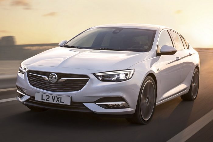 Fotókon a vadonatúj Opel Insignia 8 Ez lesz az első Opel, amely aktív (ütésre felpattanó) alumínium motorházfedelet kap, igazodva az EuroNCAP egyre szigorúbb követelményeihez.