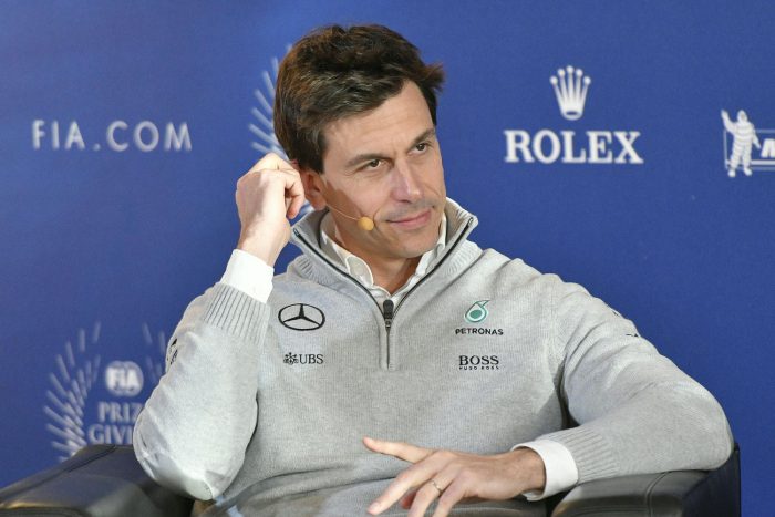 F1: A Mercedes-főnök nem hajt Alonsóra, Vettelre