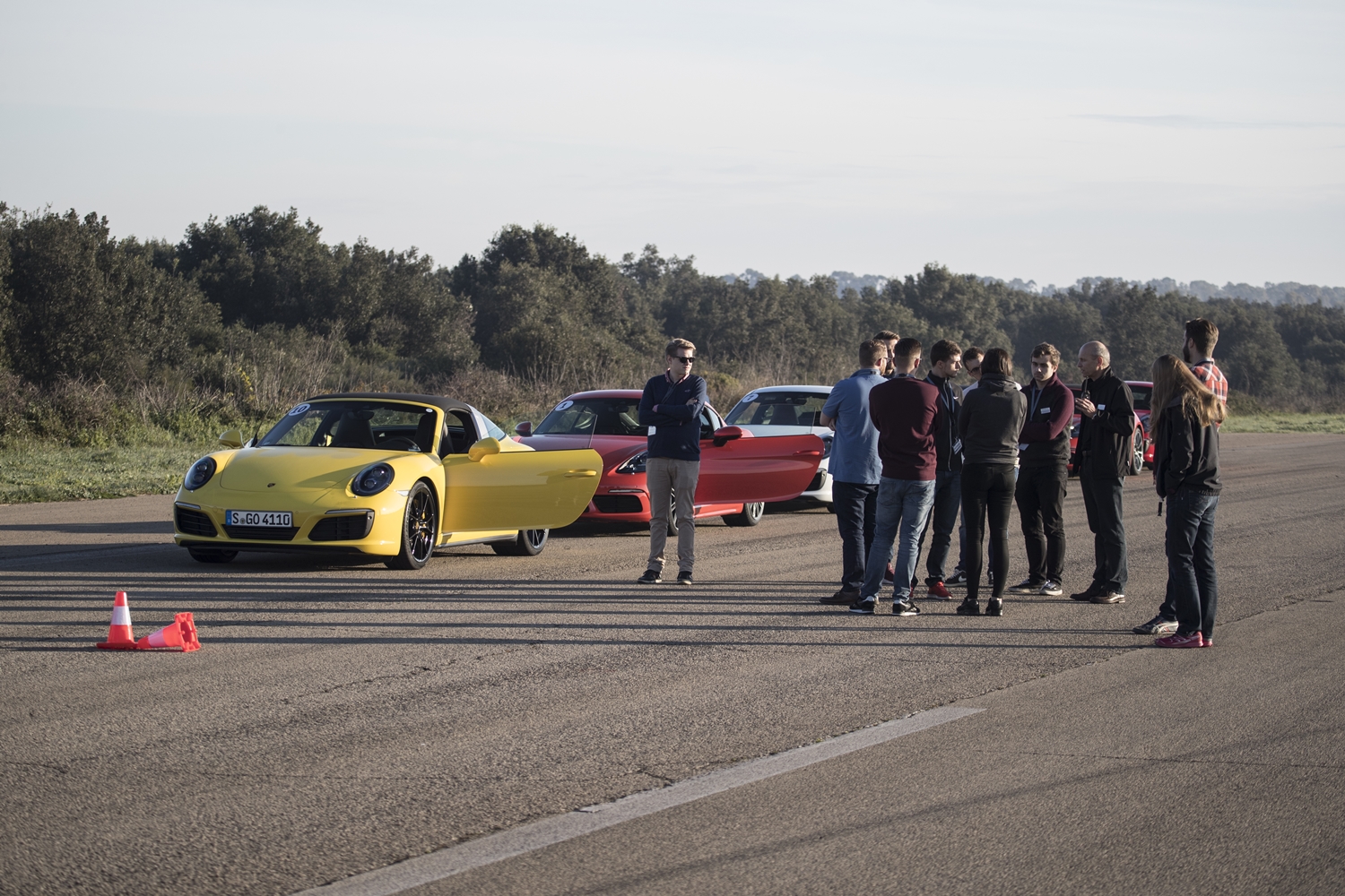 A világ legkirályabb kanyarjaira eresztett rá a Porsche 6 A világ legkirályabb kanyarjaira eresztett rá a Porsche 6