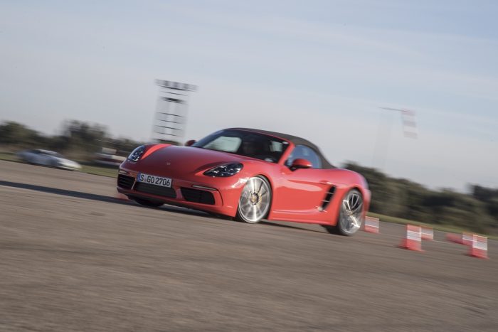 A világ legkirályabb kanyarjaira eresztett rá a Porsche 8 Továbbra is a 911 maradt a favorit, de rettenetesen megszerettem a 718 Boxster S-t