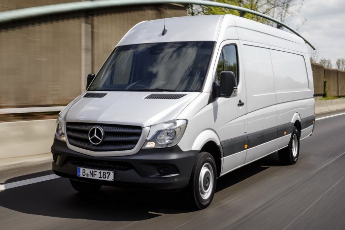 Öt Mercedes-visszahívás egy héten belül! 2 Mercedes-Benz Sprinter (2008.03.14. – 2016.09.12 közötti gyártás) A vonóhorgot rögzítő csavarokat nem kellő nyomatékkal húzták meg, így menet közben leválhat a vontatmány a járműről.