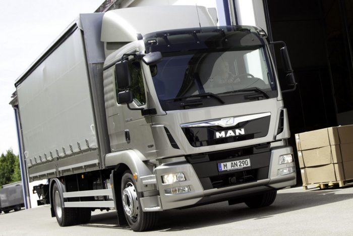 Öt Mercedes-visszahívás egy héten belül! 12 MAN TGA, TGL, TGM, TGS és TGX (2009.06.01. – 2015.09.22. közötti gyártás) Az üzemanyag-vízleválasztó szűrő reléje bizonyos kedvezőtlen körülmények között kigyulladhat.