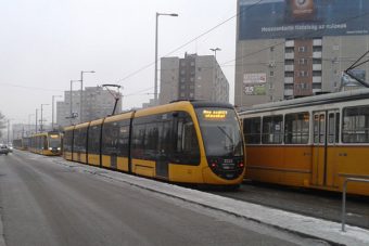 Az ónos eső lefagyasztotta a fonódó villamost