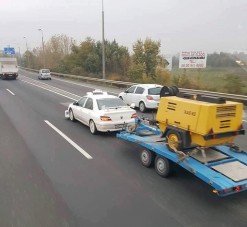 Az autó, ami valaha filmsztár volt, ma szorgalmasan cipekedik itthon