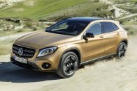 Mercedes GLA: krómban újult a crossover 38